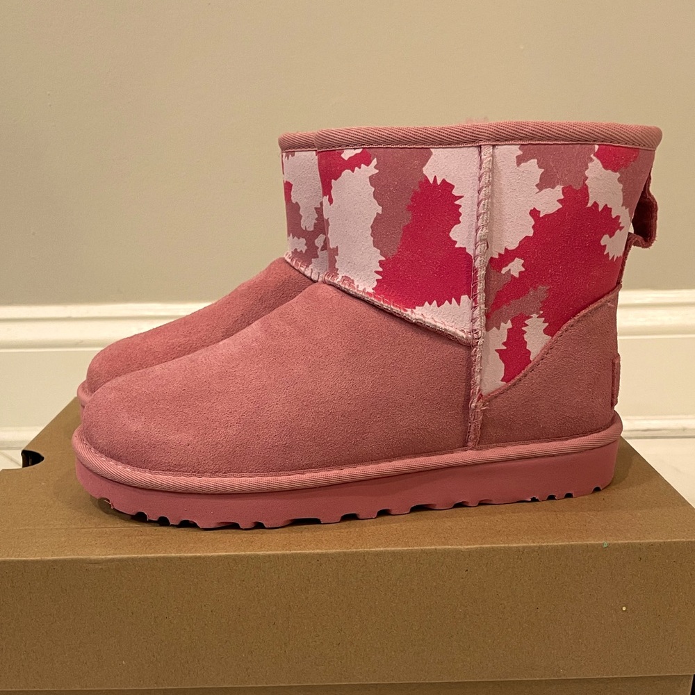 UGG Classic Mini